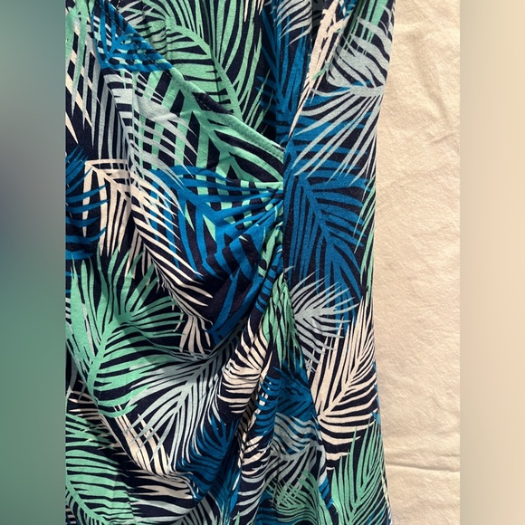 ONYX PRINT  Blue/Green Palm Leaves Sleeveless Crossover Rooshed Top Size M - Picture 3 of 5